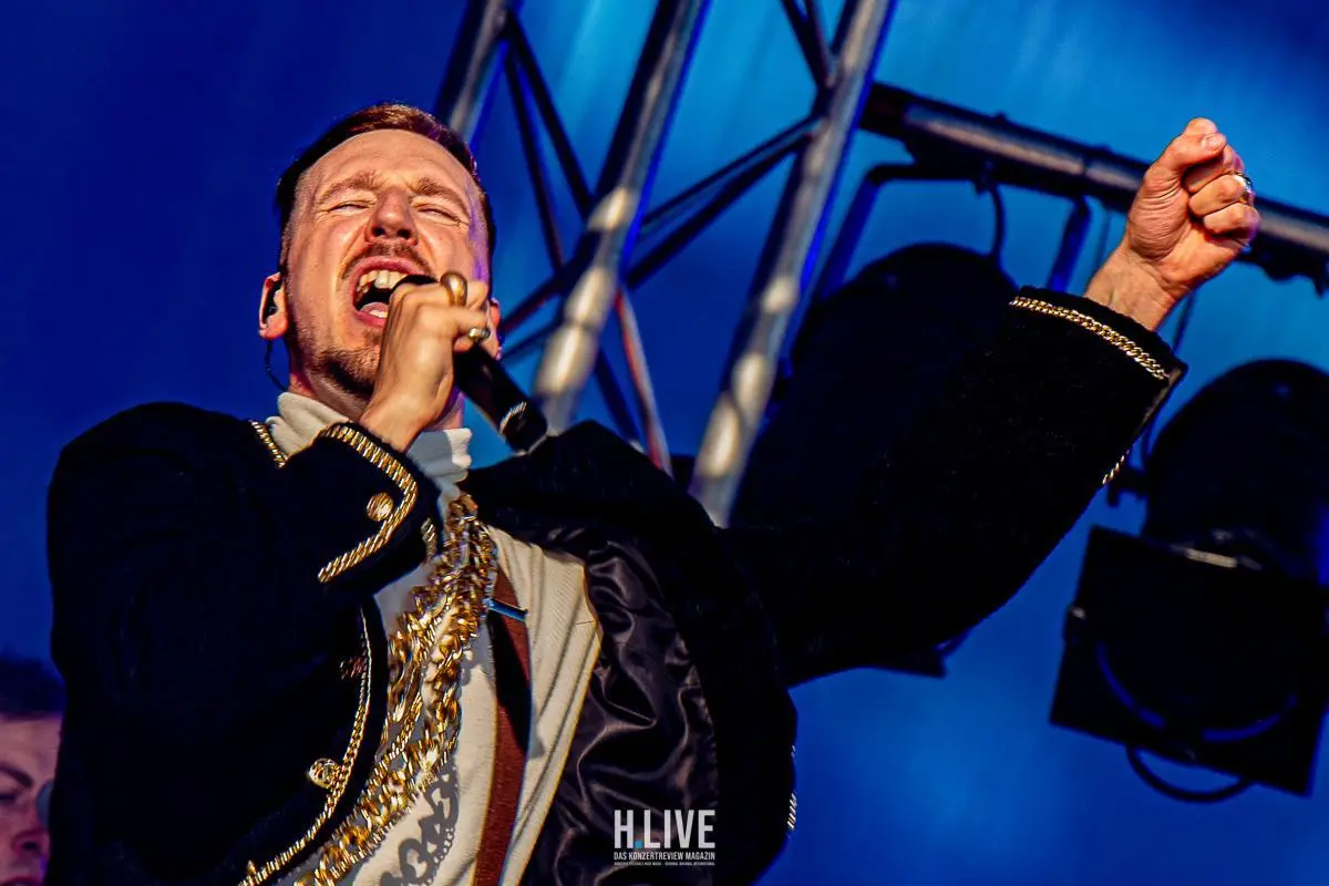 Alligatoah bringt die kleine Bühne auf die große Utopia Stage