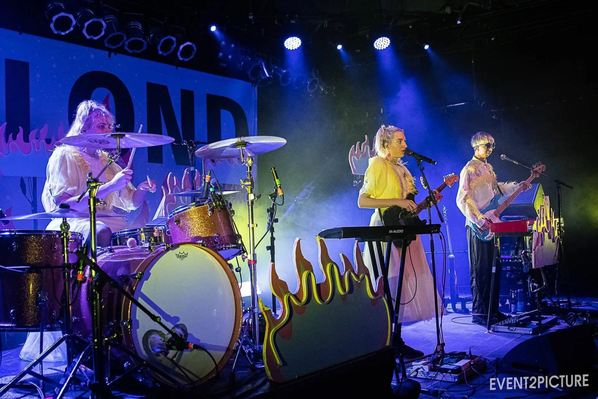 Blond im ausverkauften MusikZentrum