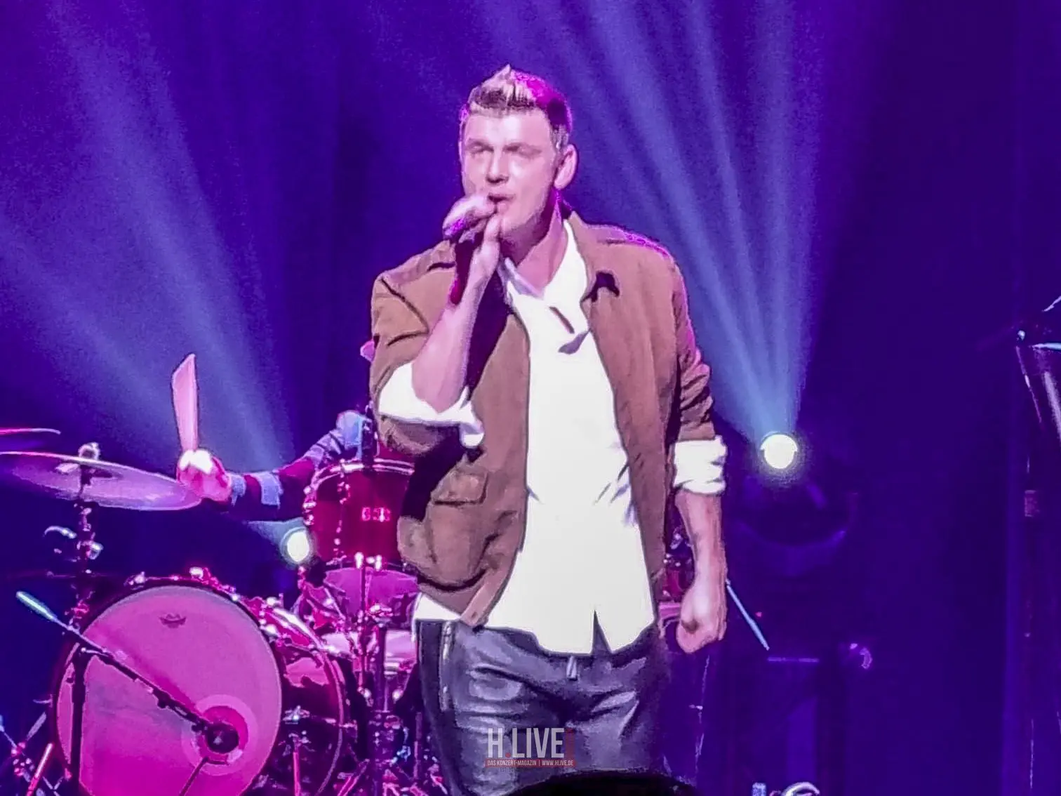 Backstreet Boy allein: Nick Carter at Niagara Falls