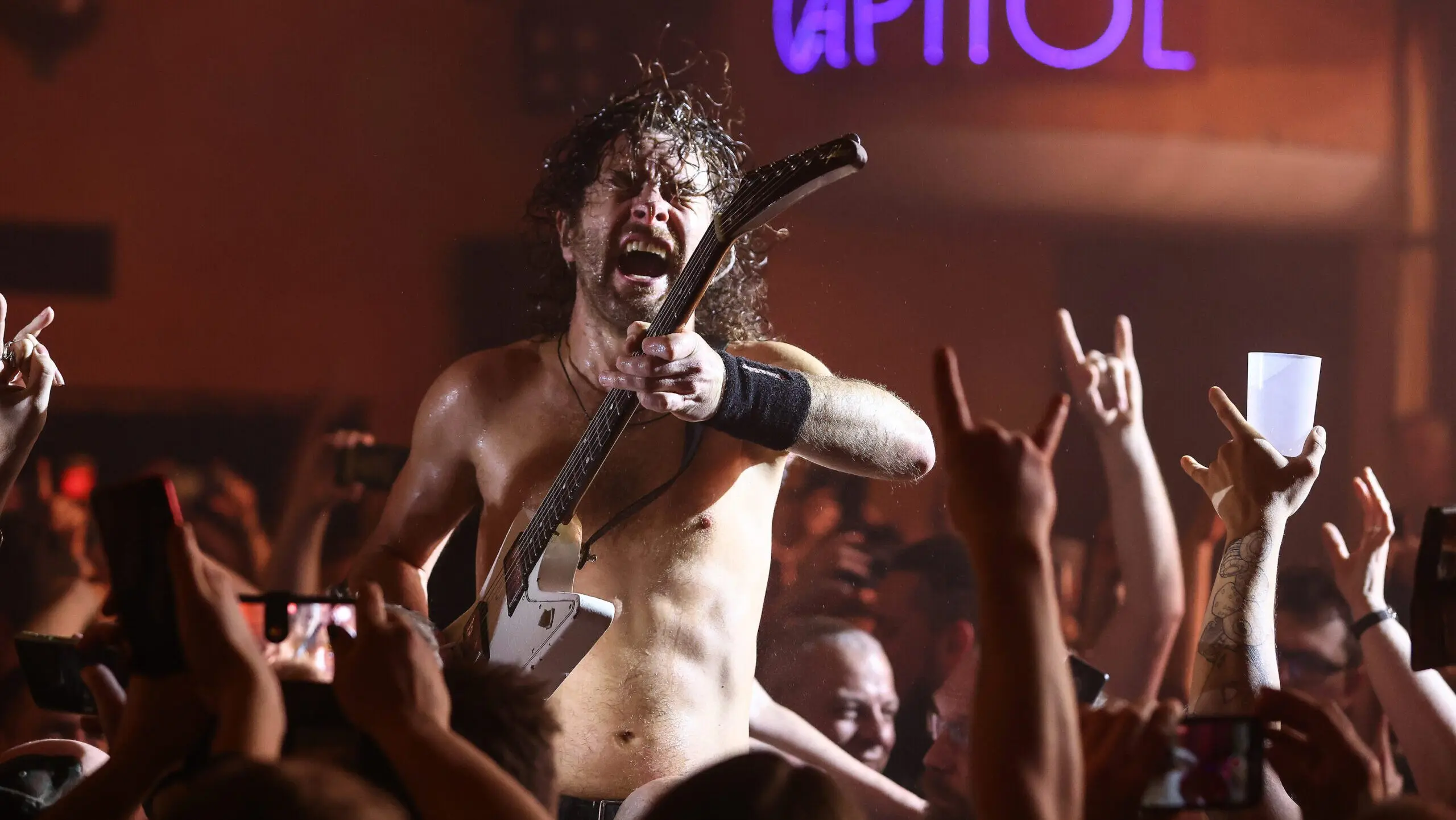 Eine Explosion aus Energie: 110% Rock’n’Roll mit Airbourne im Capitol Hannover