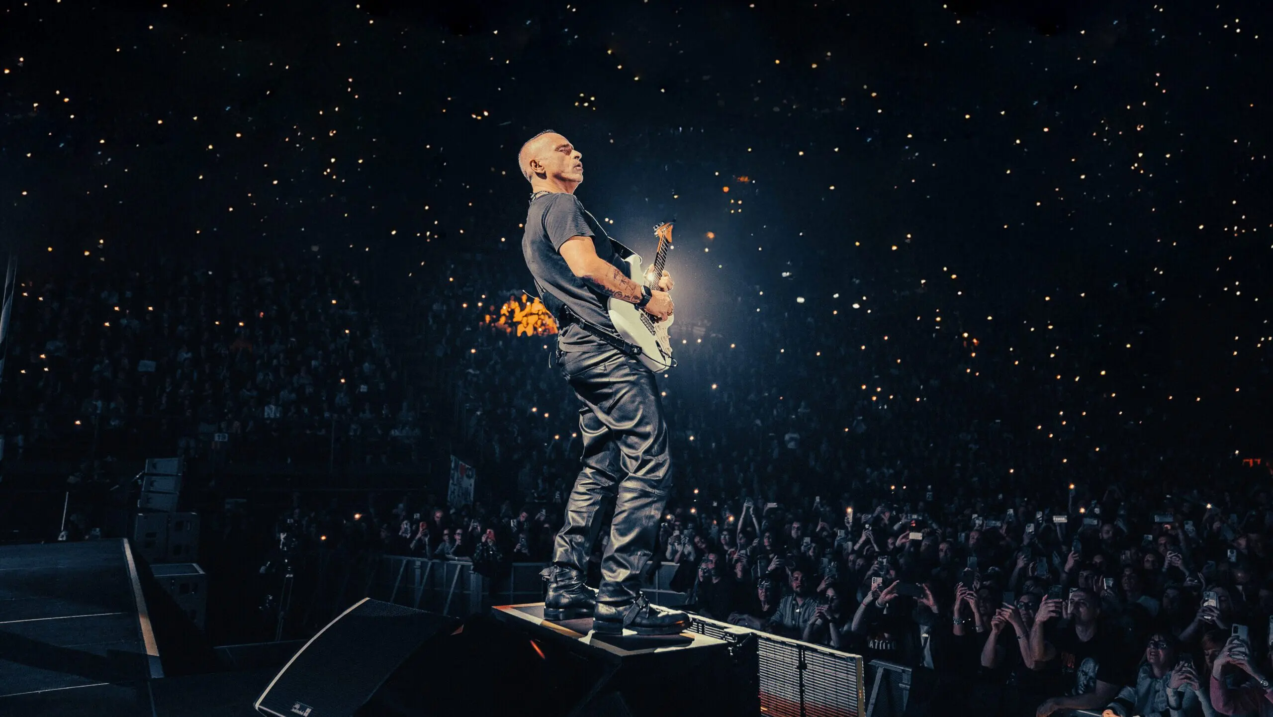 Eros Ramazzotti geht 2026 auf große „Una Storia Importante“-Welttournee – sechs emotionale Deutschland-Konzerte im Frühjahr angekündigt