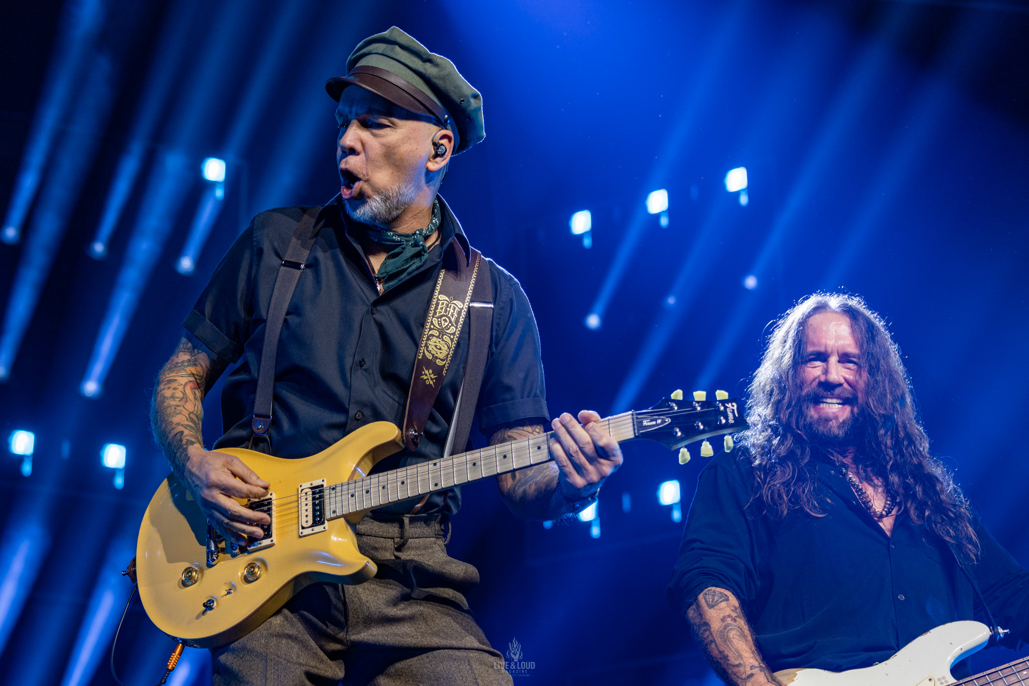Böhse Onkelz Konzert in Hannover – die Band eröffnet den Abend mit „Hier sind die Onkelz“ in der ausverkauften ZAG Arena.