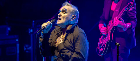 Morrissey beim Konzert in der Sporthalle Hamburg 2026 auf der Bühne