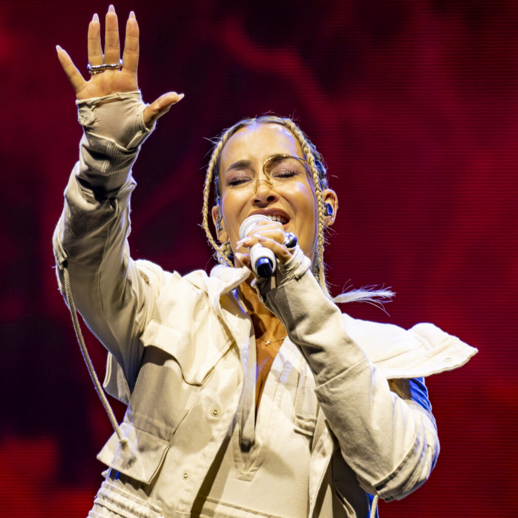 Sarah Connor singt Herzen in Aufruhr live in Hannover 2026 Zugabe Moment