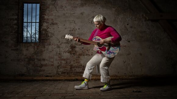 Wallis Bird