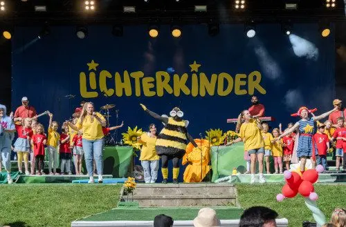pressebild 03 02 lichterkinder stadtpark 3881 c maissa fall 500x329 crop 49 5 53 5.hmid